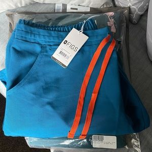 Figs Alps Blue Lg Yola NWT